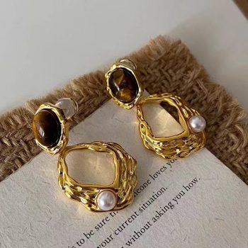 Court French earrings